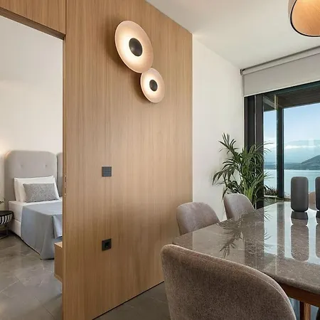 Vicky's Island View Villa